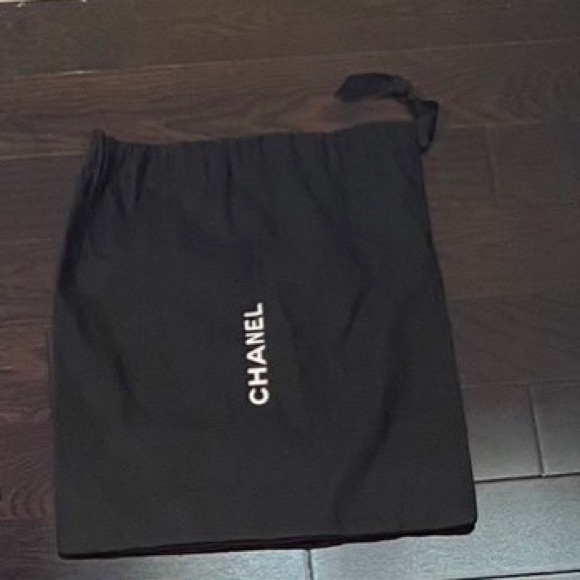 CHANEL New Medium Chevron Boy - Picture 11 of 12